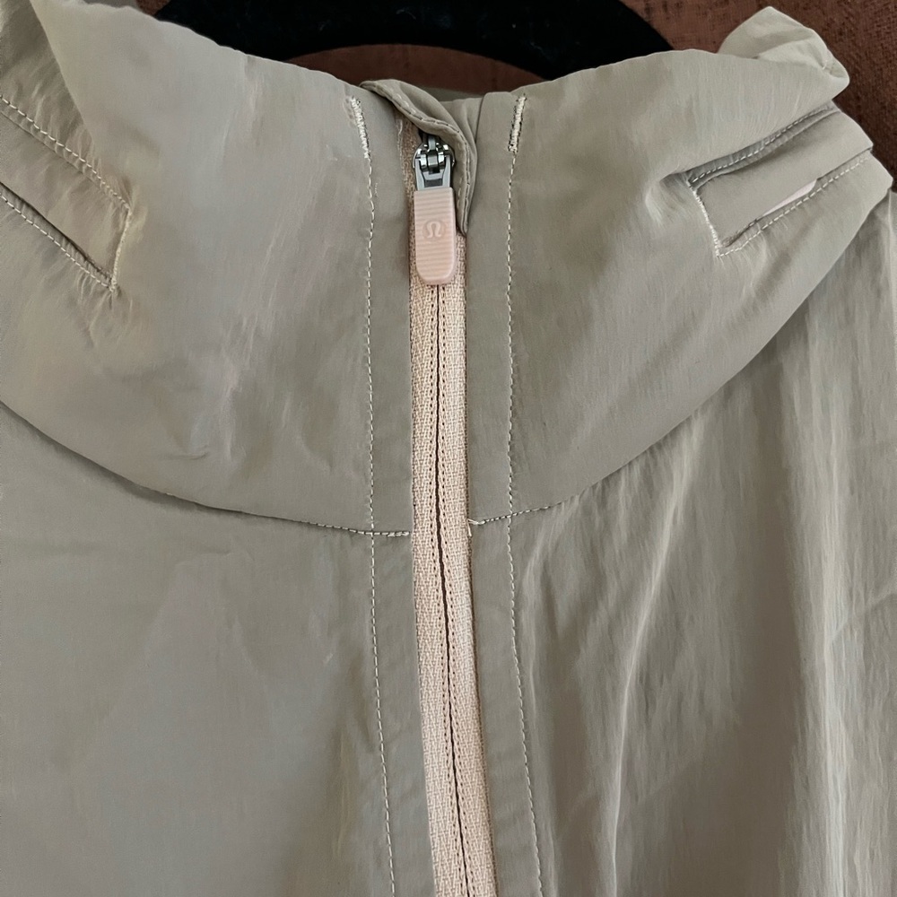 lululemon athletica wind breaker - Picture 4 of 7